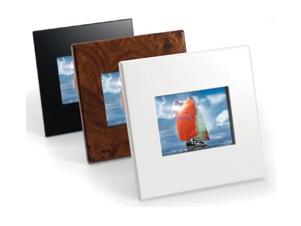 Lenco DF-241 digitlis fotkeret 2.4 LCD kijelzvel + cserlhet keretek